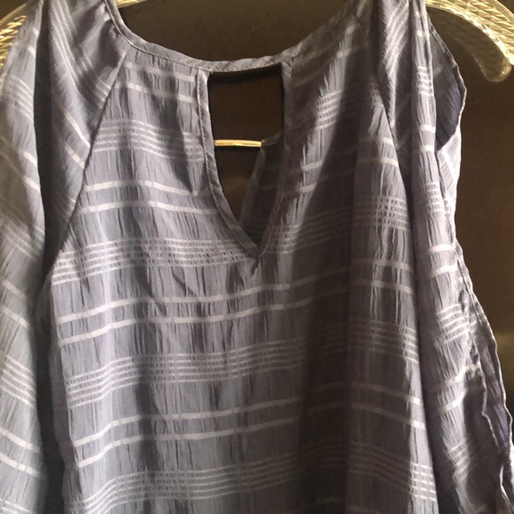 Hollister and By By Top cold shoulder extra small XS - Picture 12 of 13